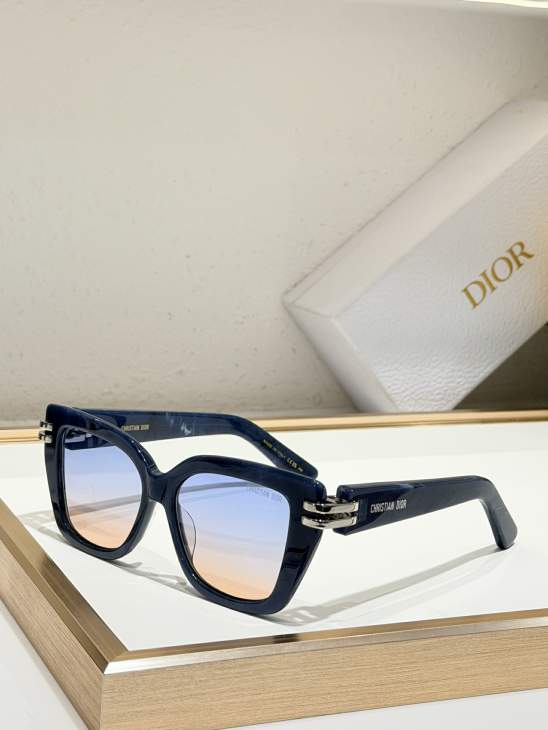 Picture of Dior Sunglasses _SKUfw80535302fw